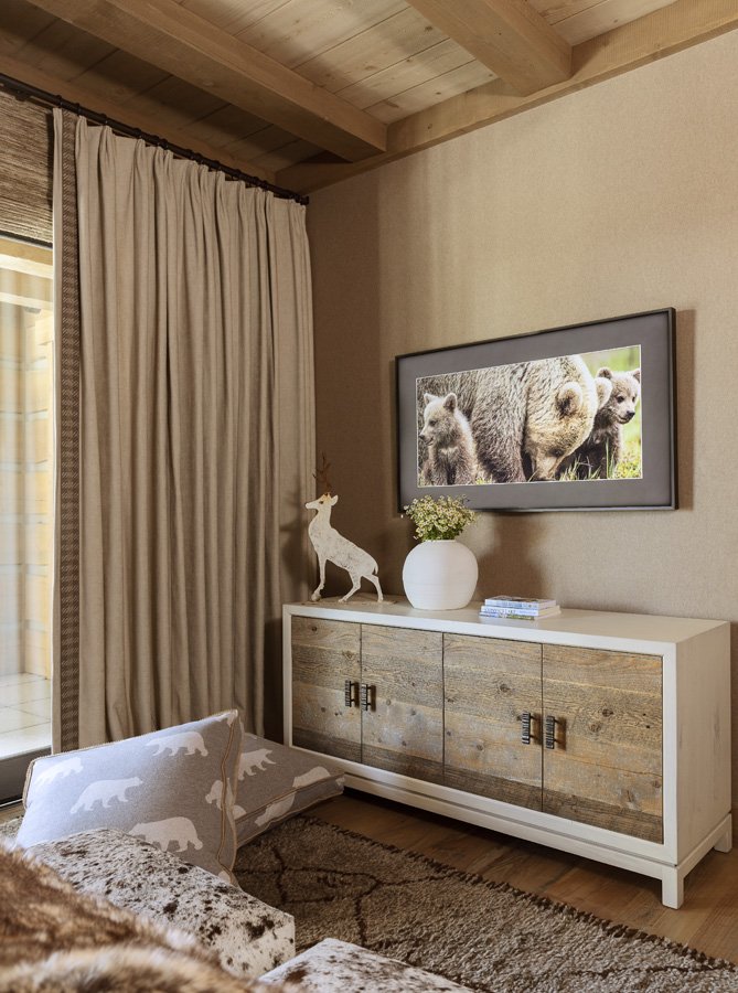 Cozy Bedroom Decor in Mammoth Lakes Ski Lodge