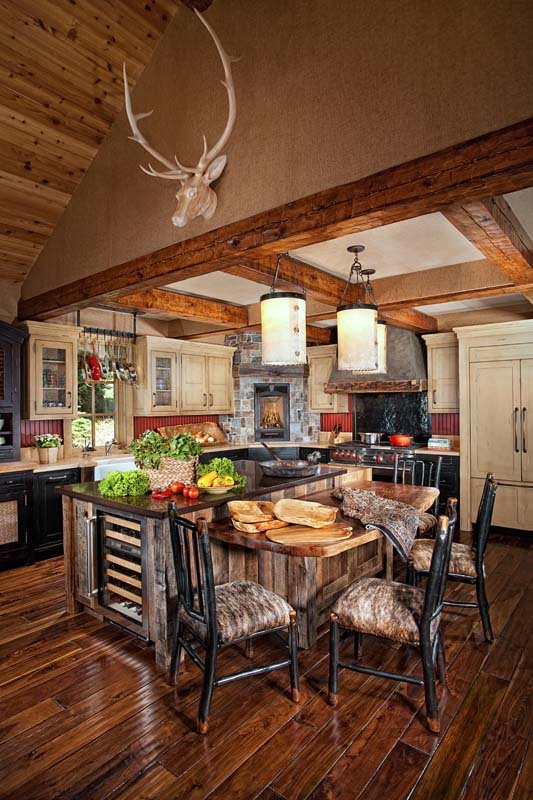 Rustic Mountain Cabin Dining Room Table with Antler Chandelier in Mammoth Lakes, CA